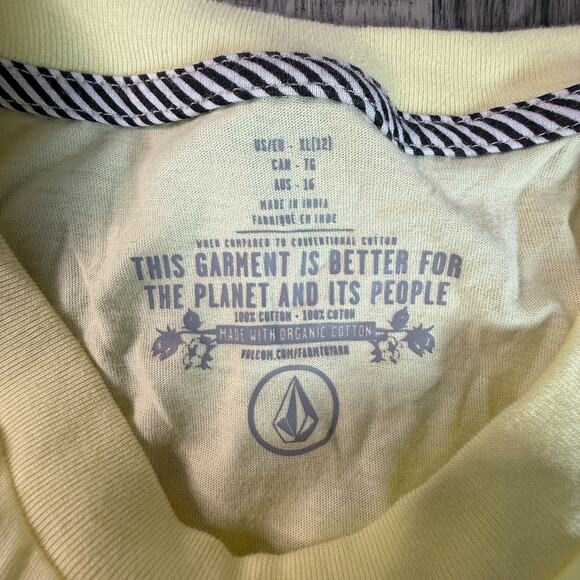 Volcom Stone “Lost In A Daydream” Yellow Graphic Tee Surf Skate Vintage Print - Picture 4 of 5